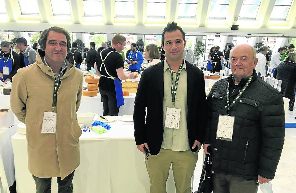 La Pasiega de Peña Pelada. Sergio Vallejo, Cesar Ruiz y su padre, César Ruiz. 