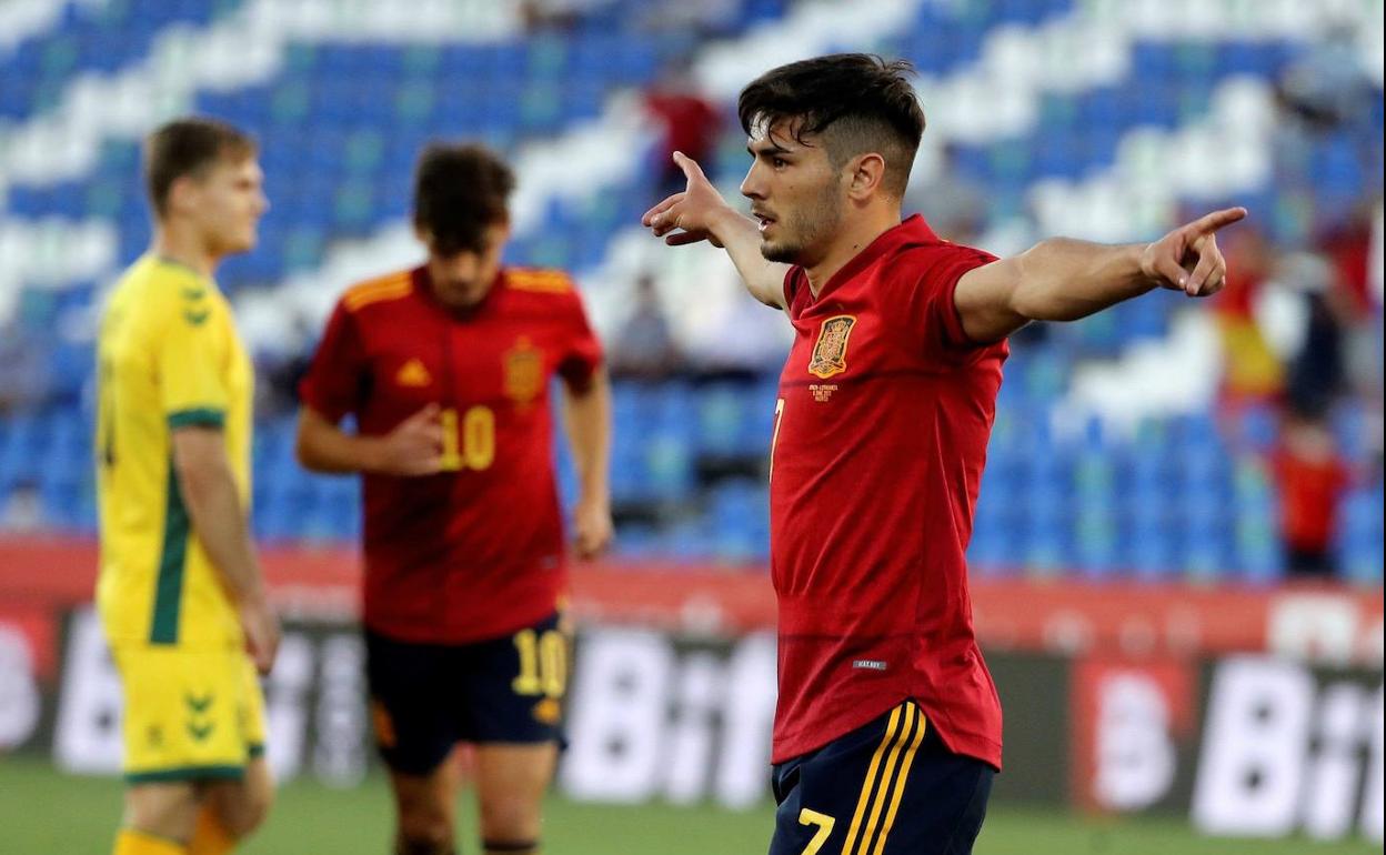 Brahim Díaz, celebra un gol con la selección ante Lituania. 