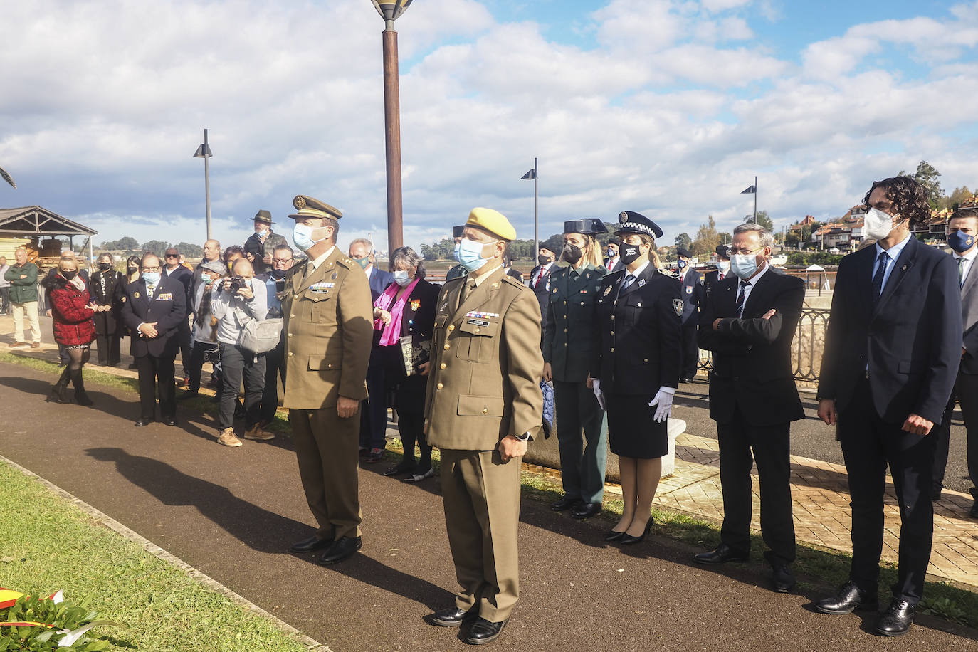 Fotos: El Astillero apela a la «unidad» en el homenaje a las víctimas del terrorismo