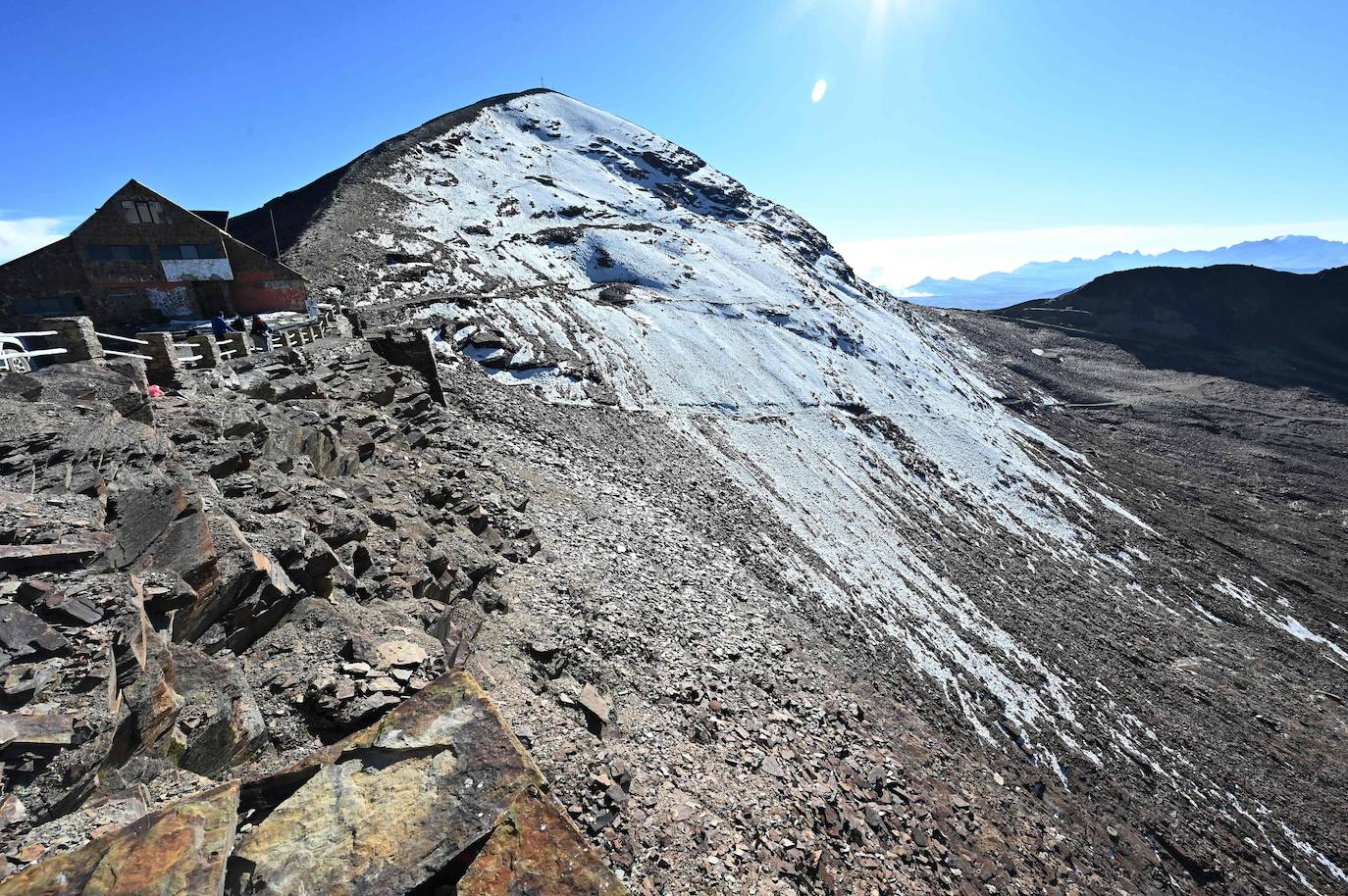 En 2009, las pistas de esta instalación de los andes bolivianos se transformaron en el testimonio aterrador del avance acelerado del cambio climático.