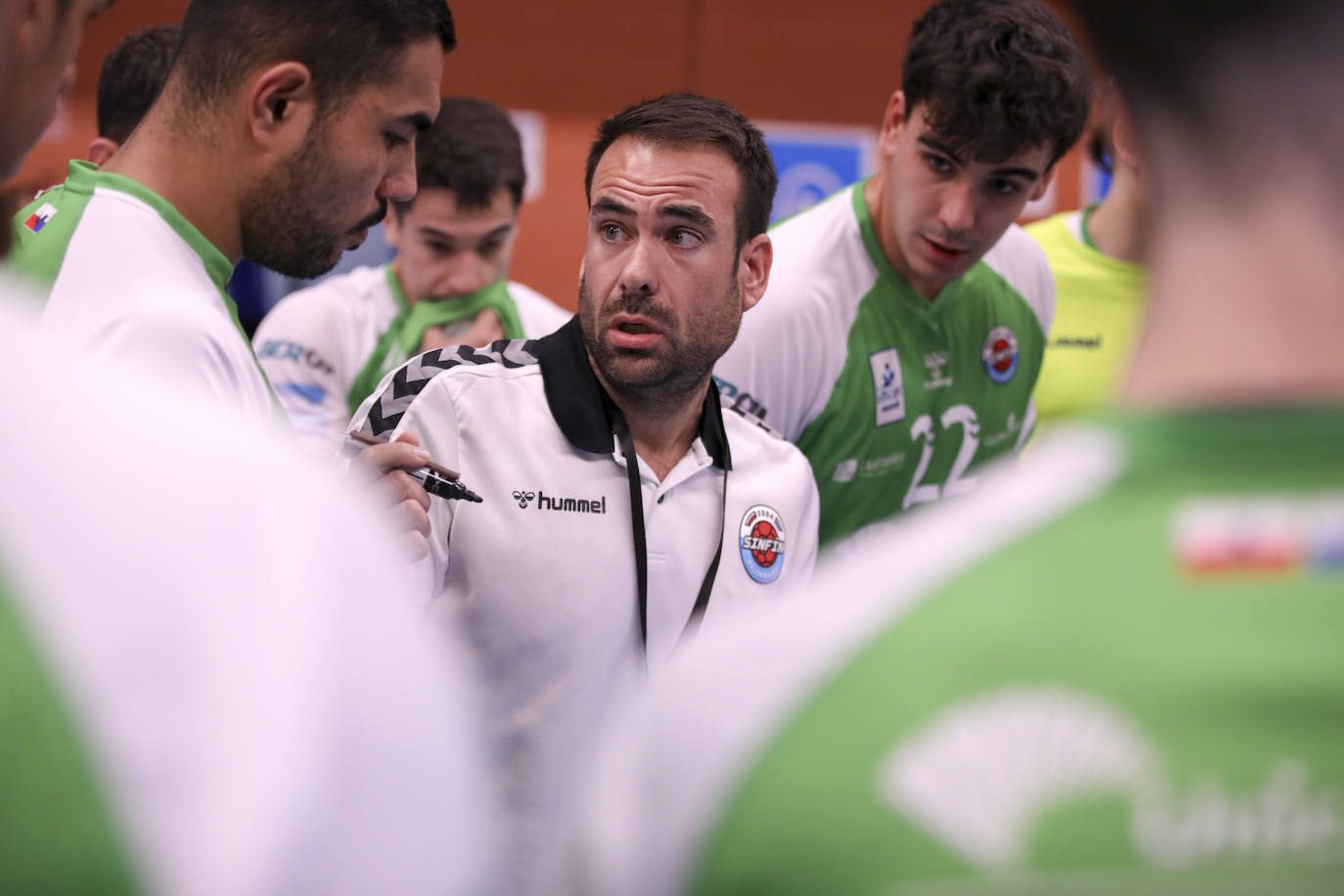 Un gol de Parker en los segundos finales deja a los santanderinos sin una merecida victoria ante el Benidorm