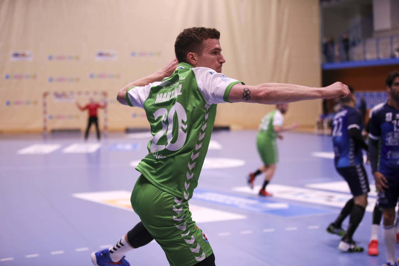 Un gol de Parker en los segundos finales deja a los santanderinos sin una merecida victoria ante el Benidorm