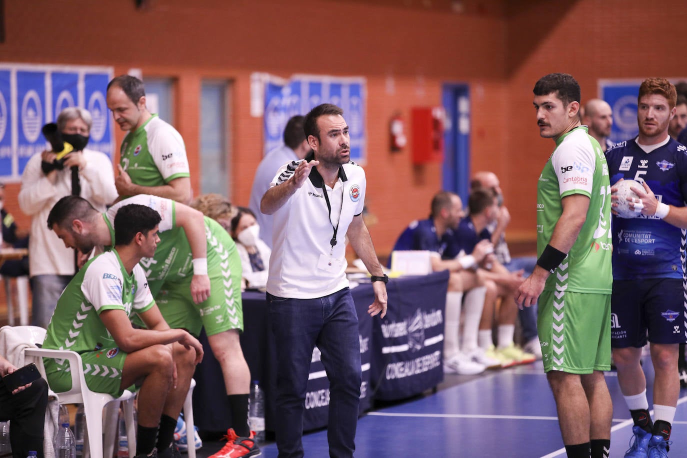 Un gol de Parker en los segundos finales deja a los santanderinos sin una merecida victoria ante el Benidorm