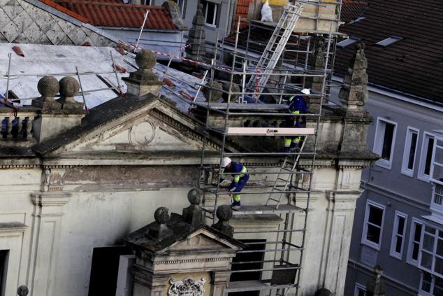 Se instalan los primeros andamios para evitar nuevos daños