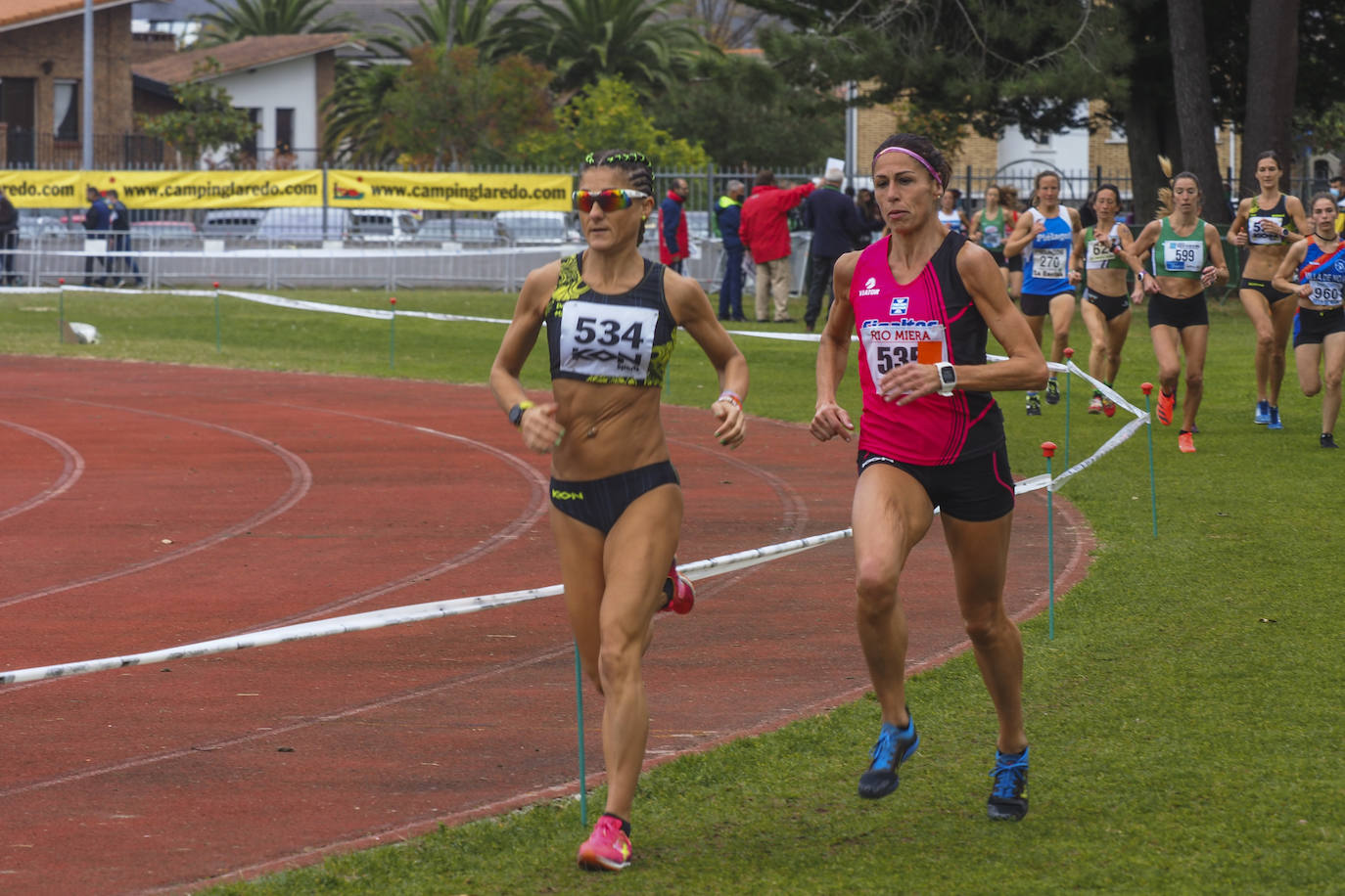 Dolores Marco y Bruno Villazón se llevan el Cross Costa Esmeralda, que se celebró ayer en Laredo con récord de participación