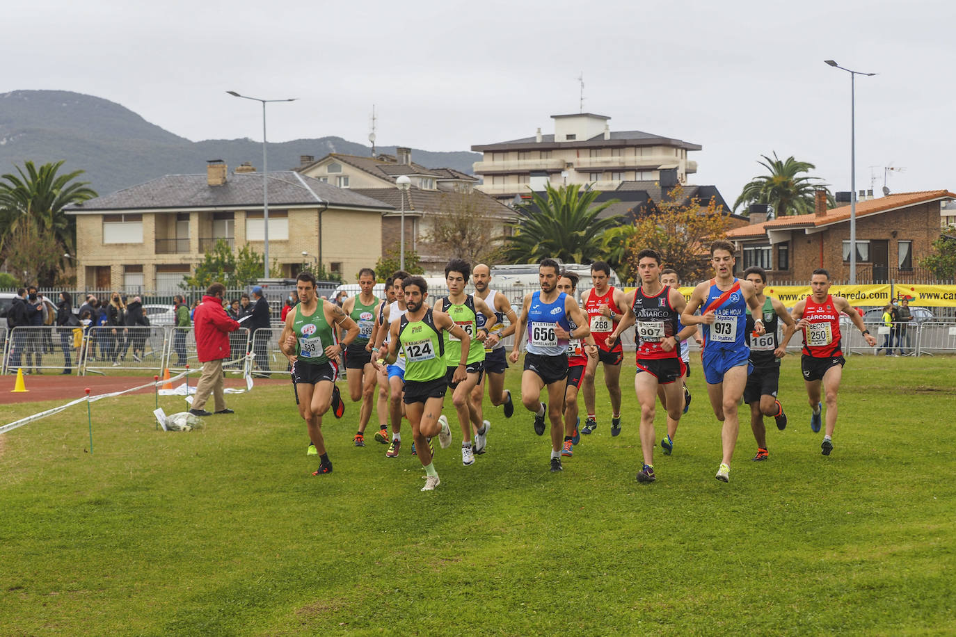 Dolores Marco y Bruno Villazón se llevan el Cross Costa Esmeralda, que se celebró ayer en Laredo con récord de participación