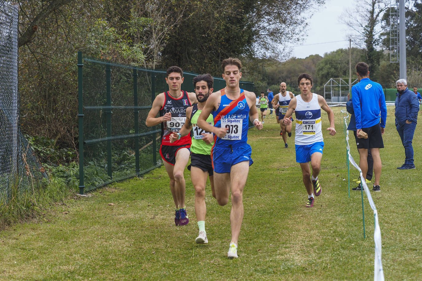 Dolores Marco y Bruno Villazón se llevan el Cross Costa Esmeralda, que se celebró ayer en Laredo con récord de participación