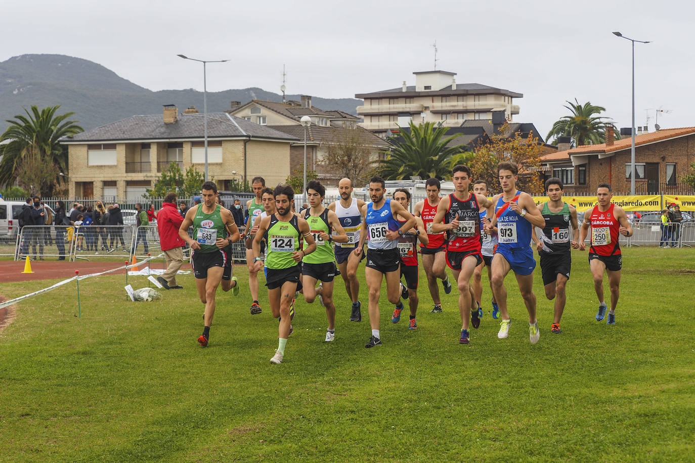 Dolores Marco y Bruno Villazón se llevan el Cross Costa Esmeralda, que se celebró ayer en Laredo con récord de participación