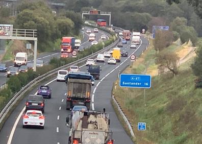 Imagen secundaria 1 - Dos accidentes en Gornazo en ambos sentidos han atascado la autovía durante más de dos horas