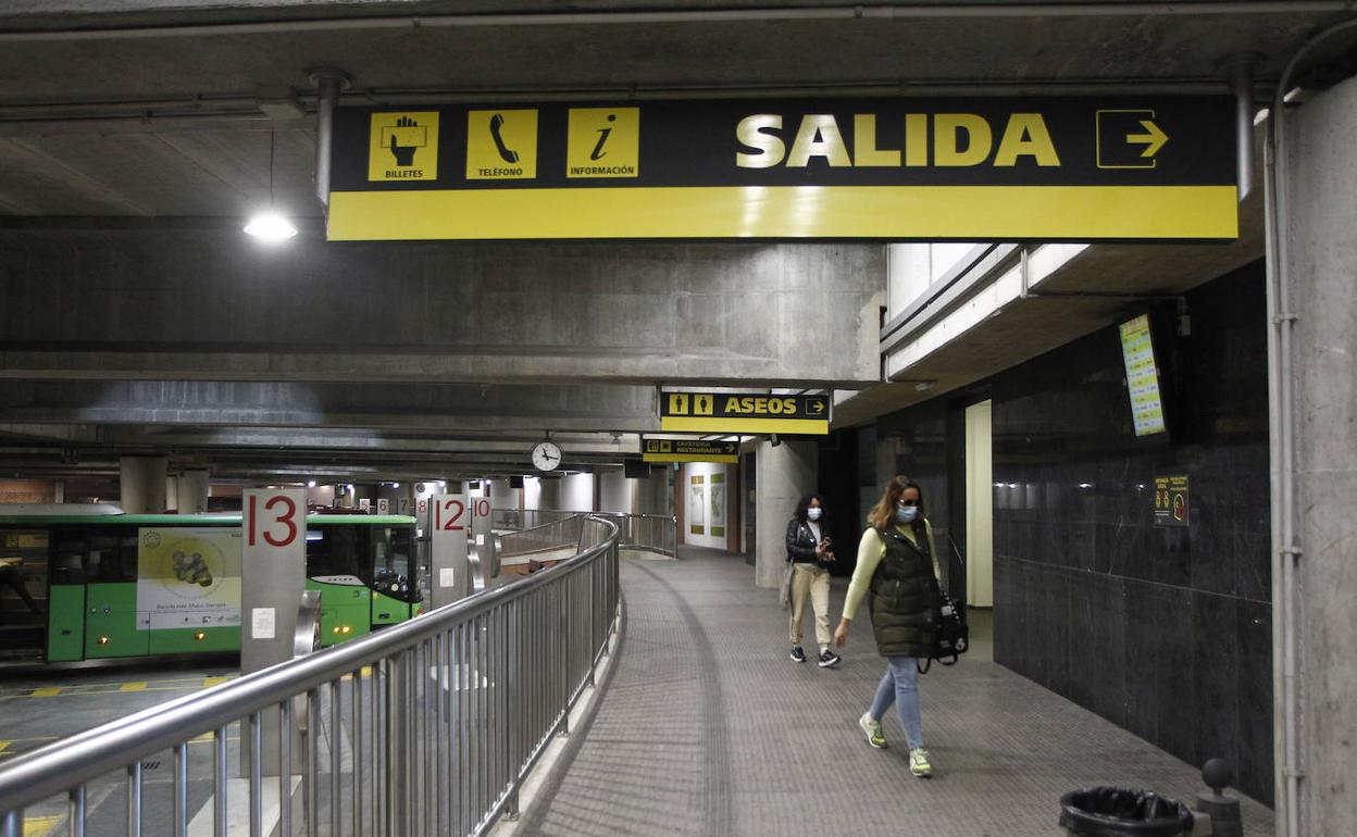 El PP critica el «abandono» de los usuarios de la estación de autobuses