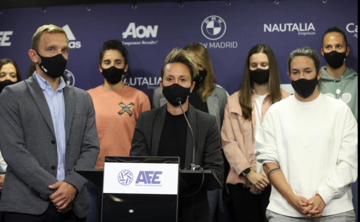 Diego Rivas, Amanda Sampedro y Silvia Meseguer, durante la rueda de prensa de AFE.