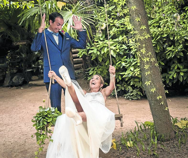 La cántabra Rebeca del Castillo se casó con el catalán Eric Olivé en Arbúcies (Gerona), en pleno Parque Natural del Montseny. 