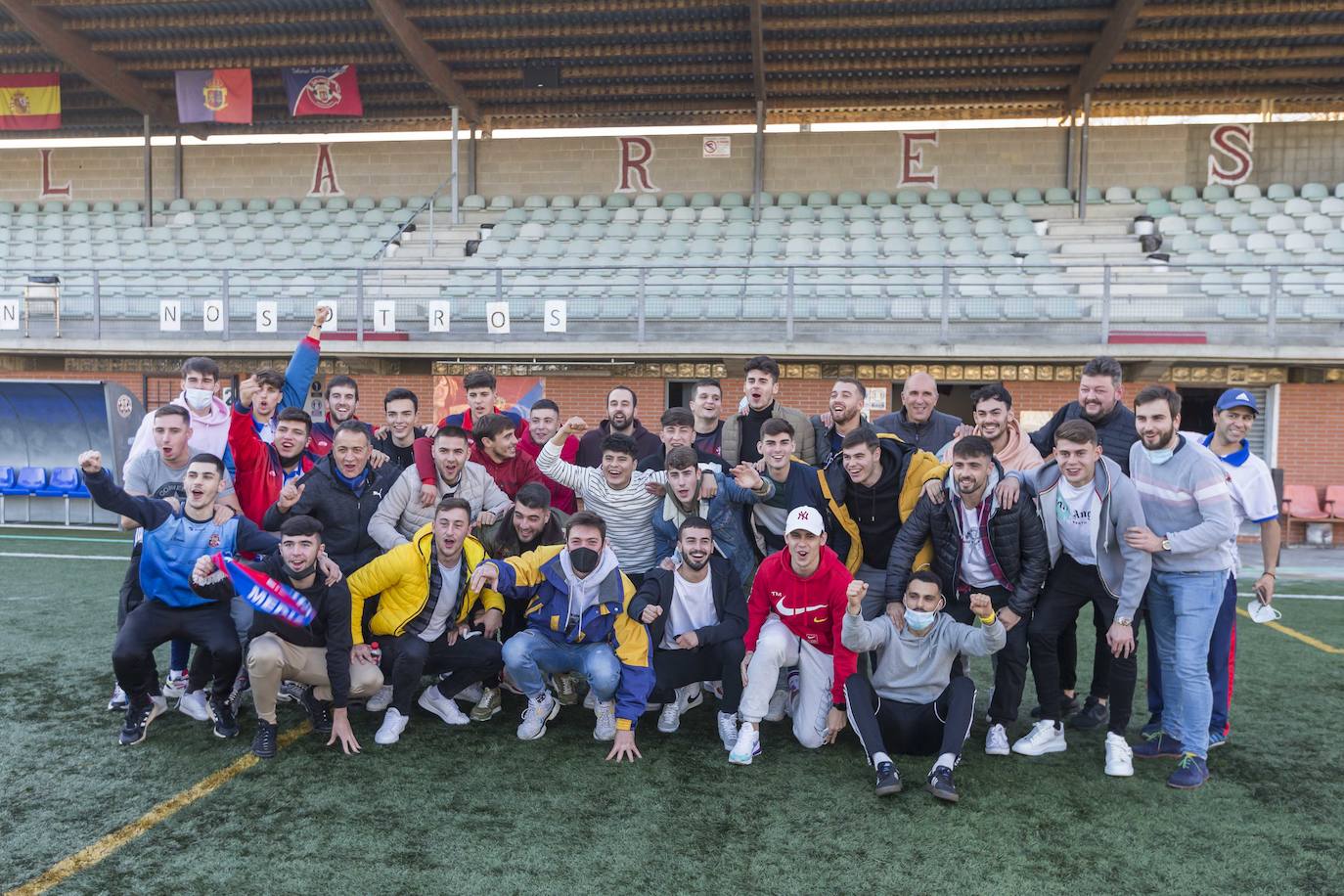 Fotos: Los jugadores del Solares celebran su emparejamiento con el Espanyol