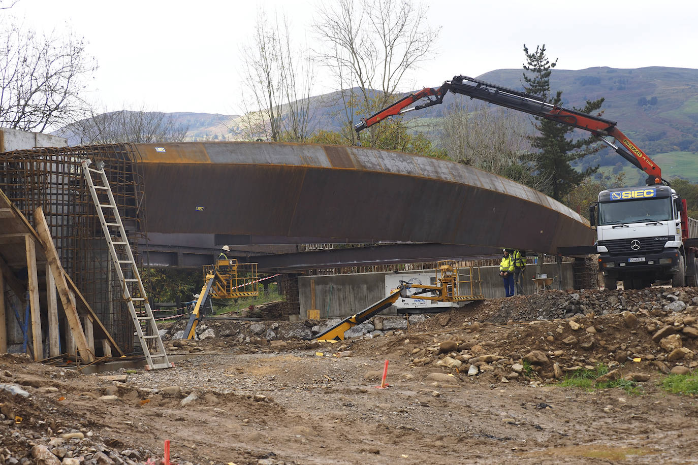 Fotos: Este es el estado de las obras del puente sobre el Pisueña