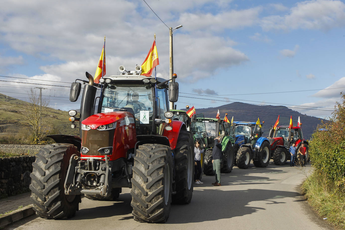 Fotos: La tractorada de Arenas de Iguña, en imágenes