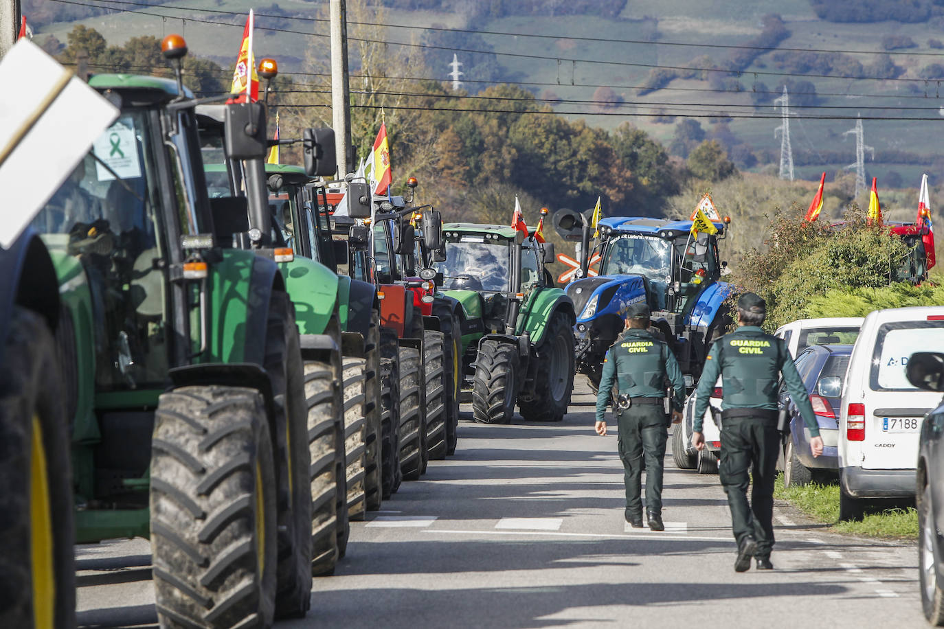 Fotos: La tractorada de Arenas de Iguña, en imágenes