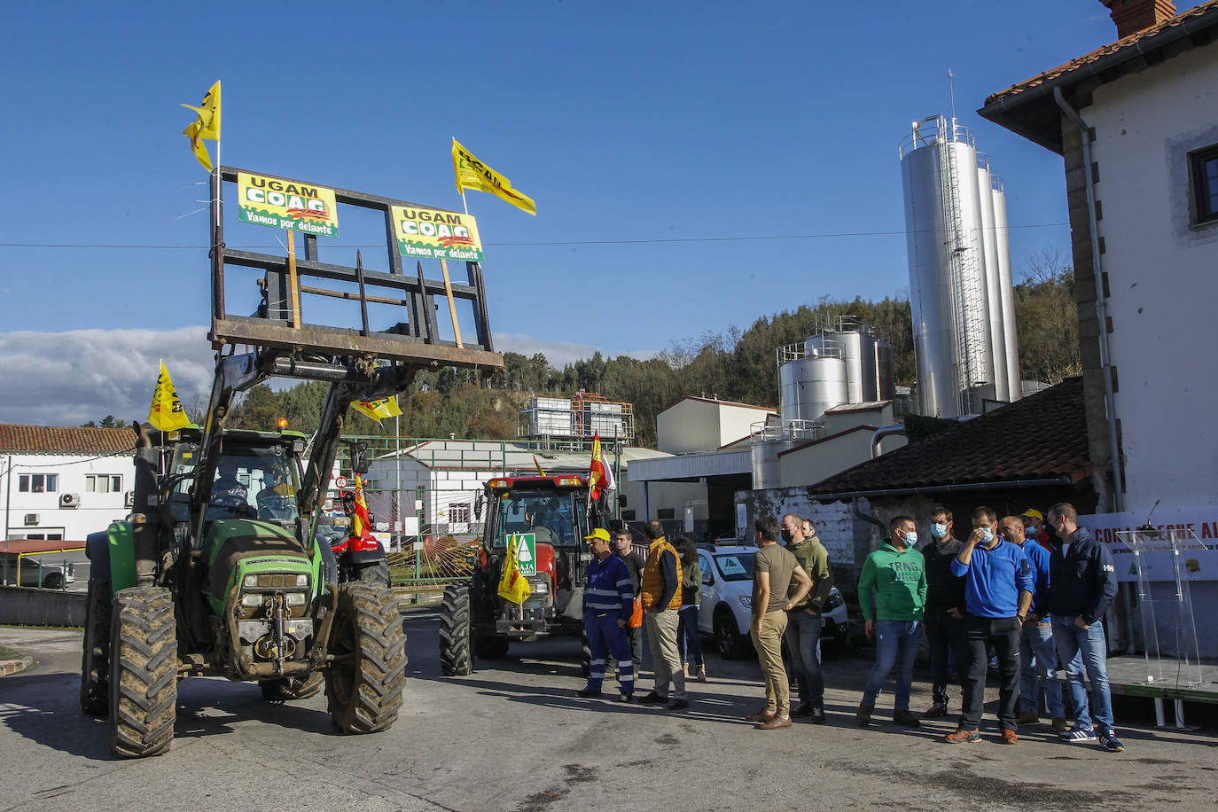 Fotos: La tractorada de Arenas de Iguña, en imágenes