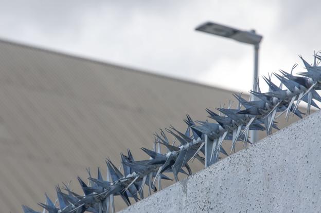 Concentinas que la Autoridad Portuaria ha instalado en la zona de las escolleras de Raos 10.