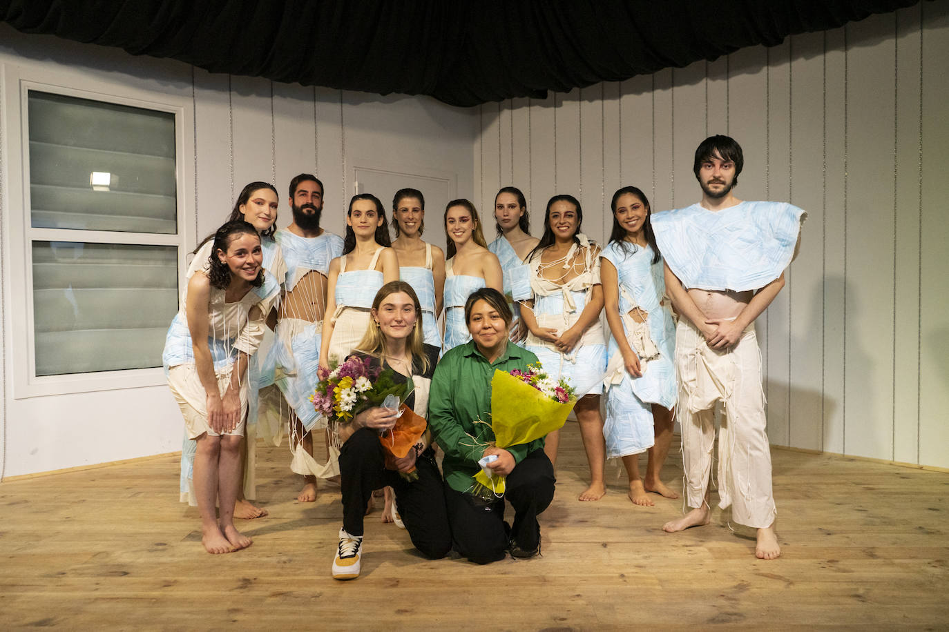 El desfile presentación de la firma Rarefad en el Centro Cultural Montaraz de Santander sorprendió por su visión del hecho pandémico.