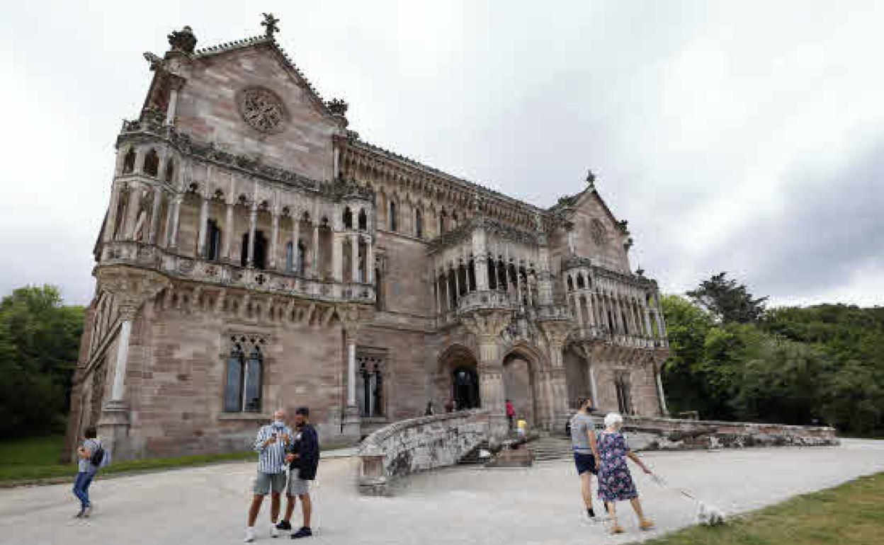 Exterior del Palacio de Sobrellano, en Comillas