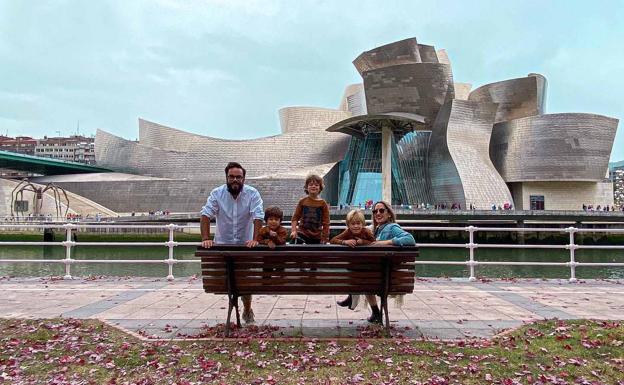 Galería. En Bilbao, de donde es originario el padre, junto a más fotos de viajes.