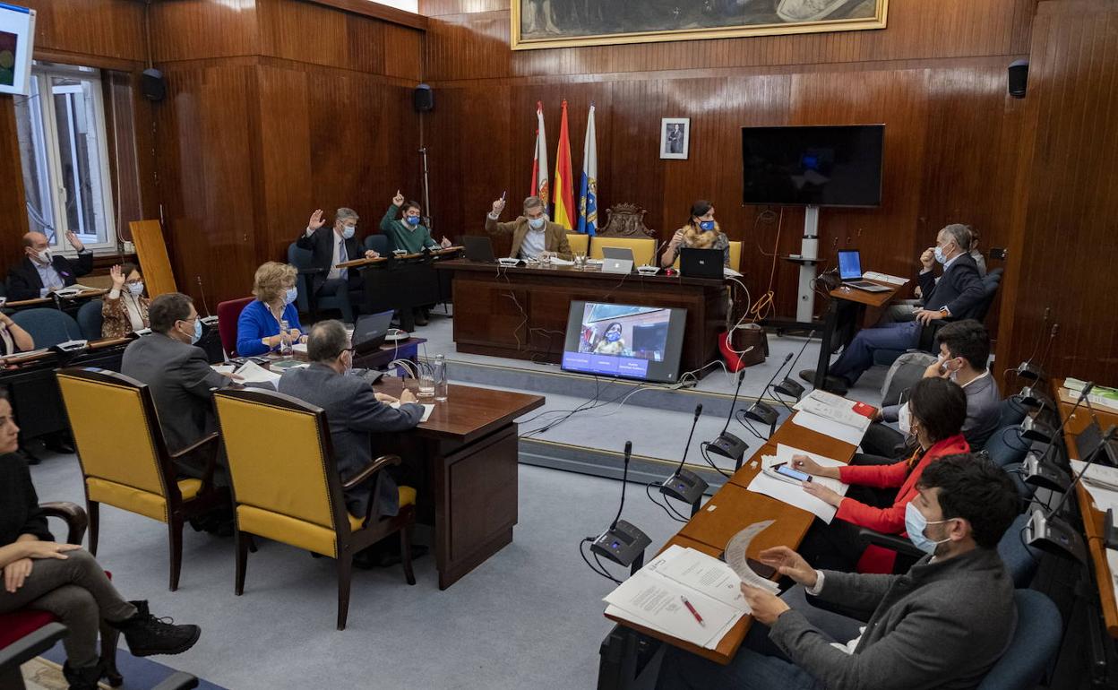 Pleno del Ayuntamiento de Santander celebrado este jueves.