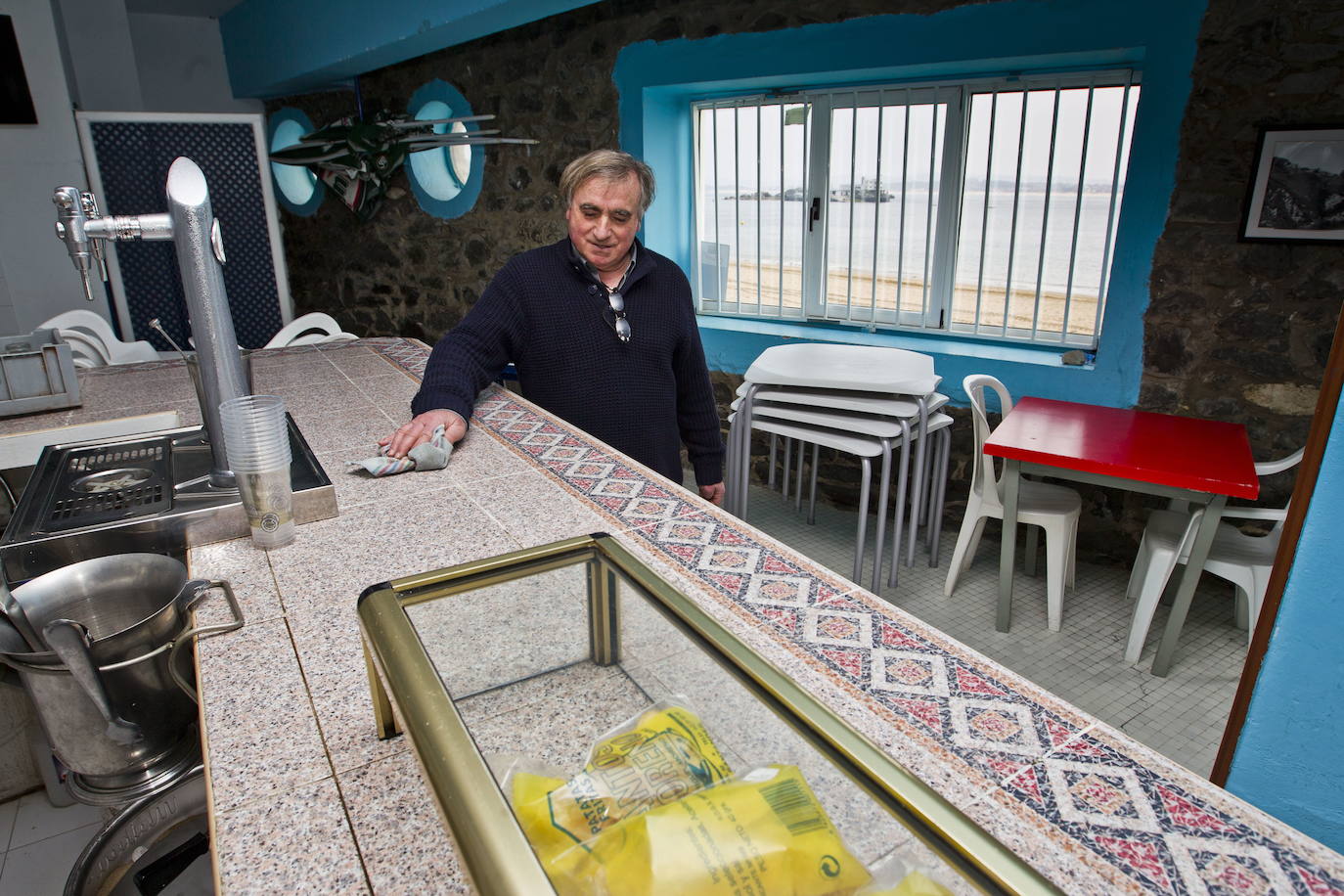 23/03/2016. Interior del Balneario La Horadada situado en la playa de Los Peligros, Santander.