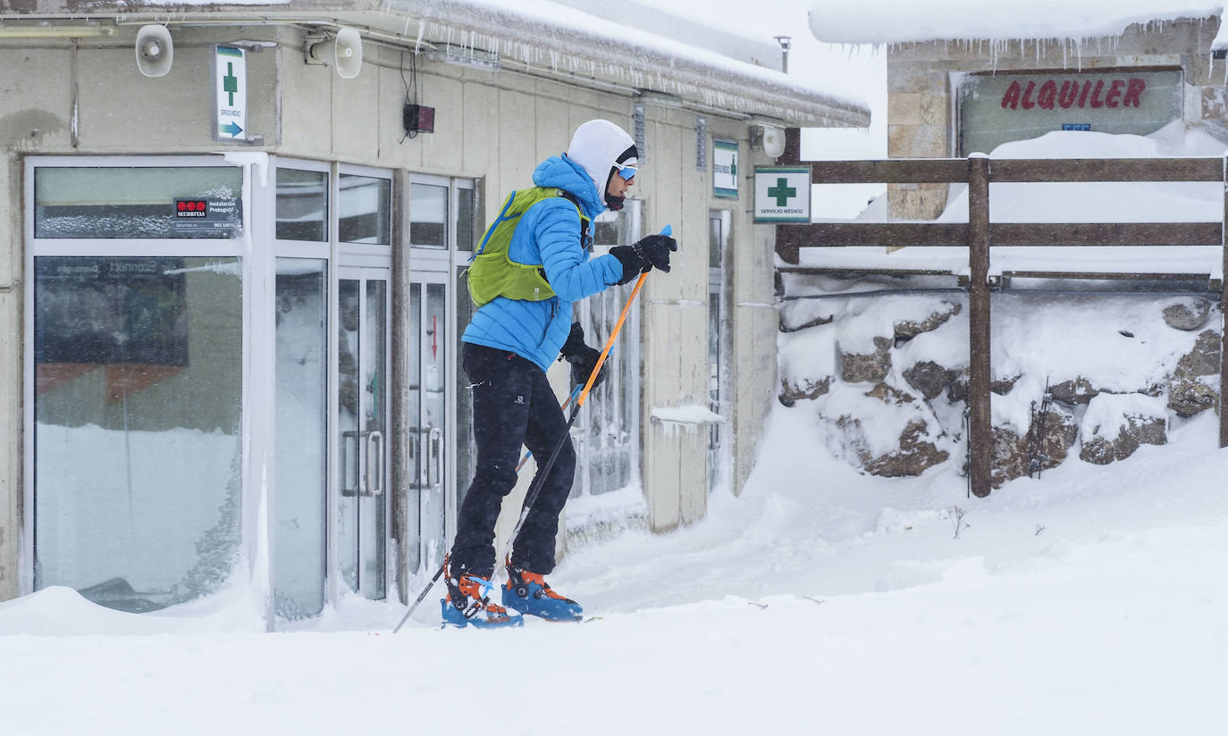 Fotos: Alto Campoo se llena de nieve la víspera de su apertura