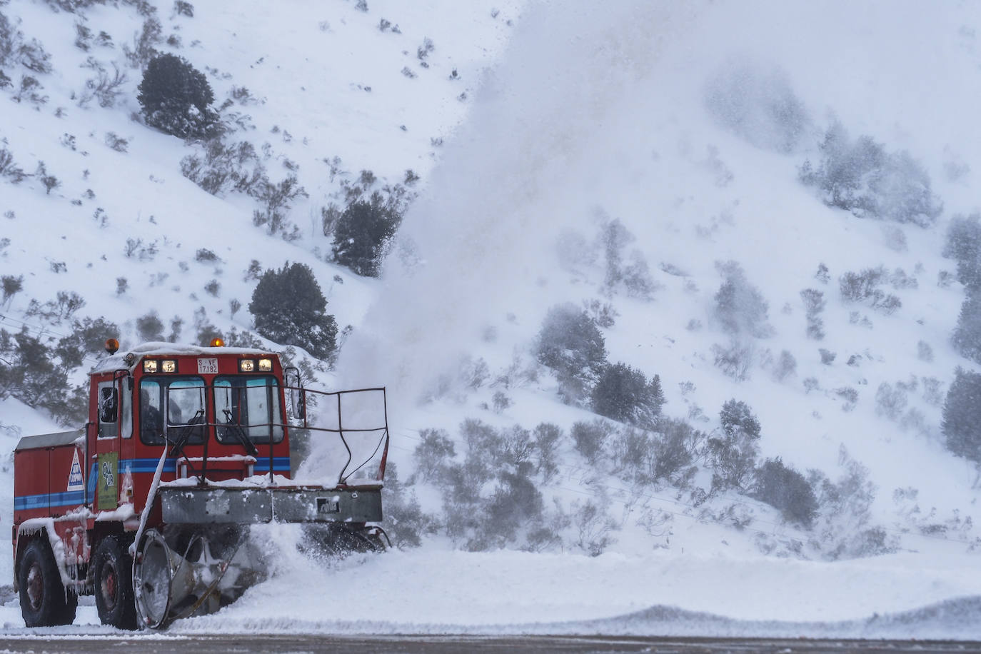 Fotos: Alto Campoo se llena de nieve la víspera de su apertura