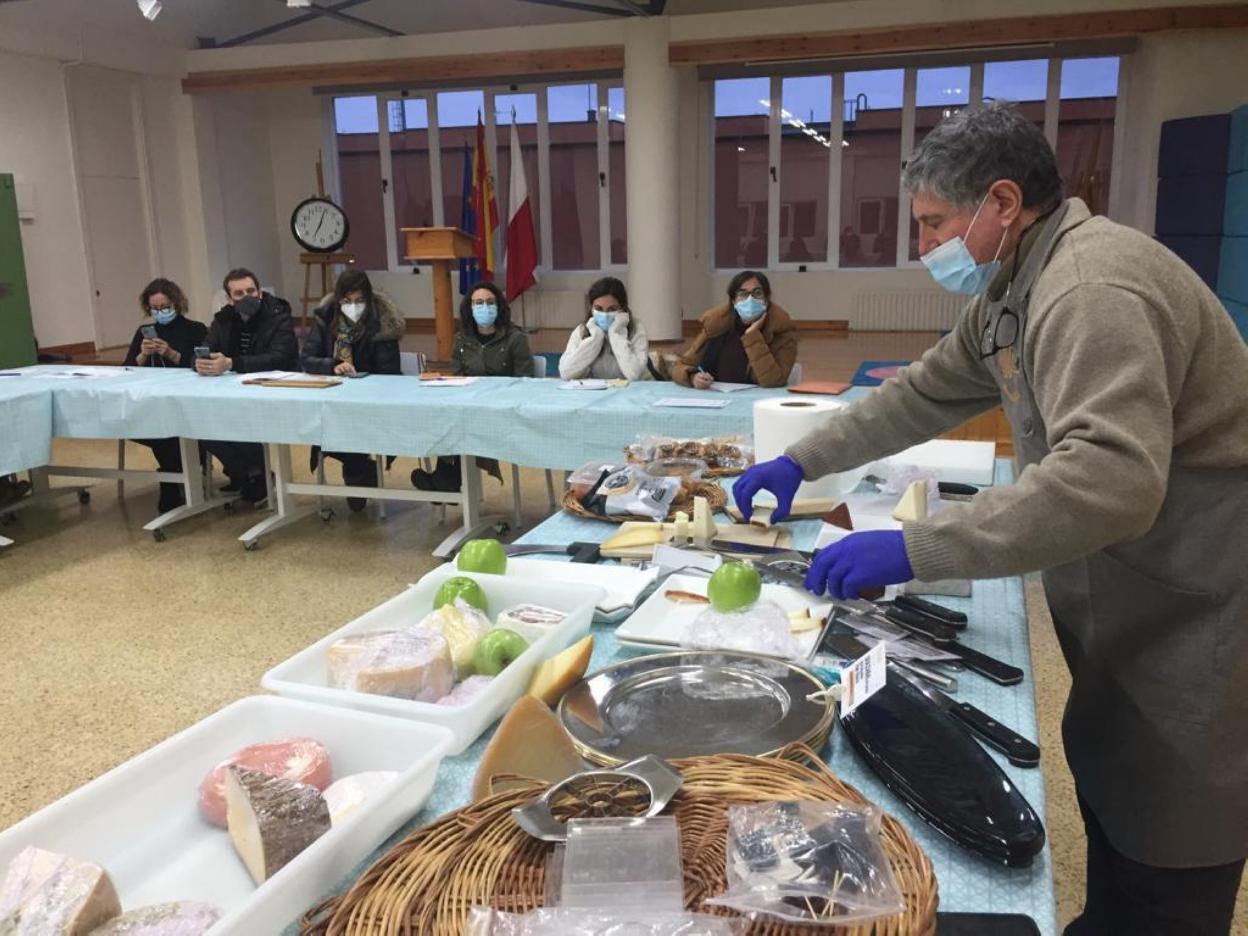 José Luis, en el curso de quesos que impartió en el CEP de Laredo. 