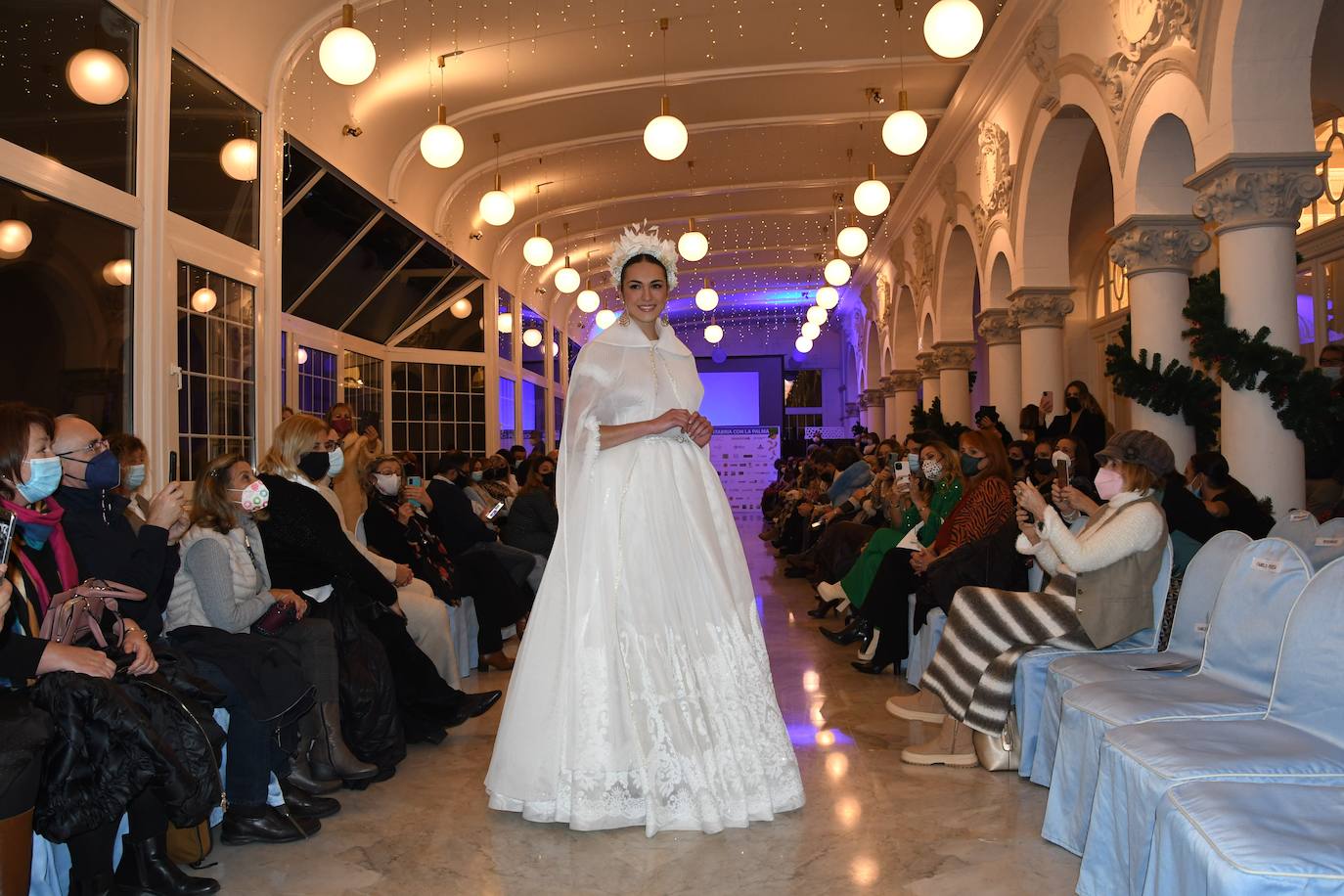 Diseño de novia, con el que se cerró el desfile.