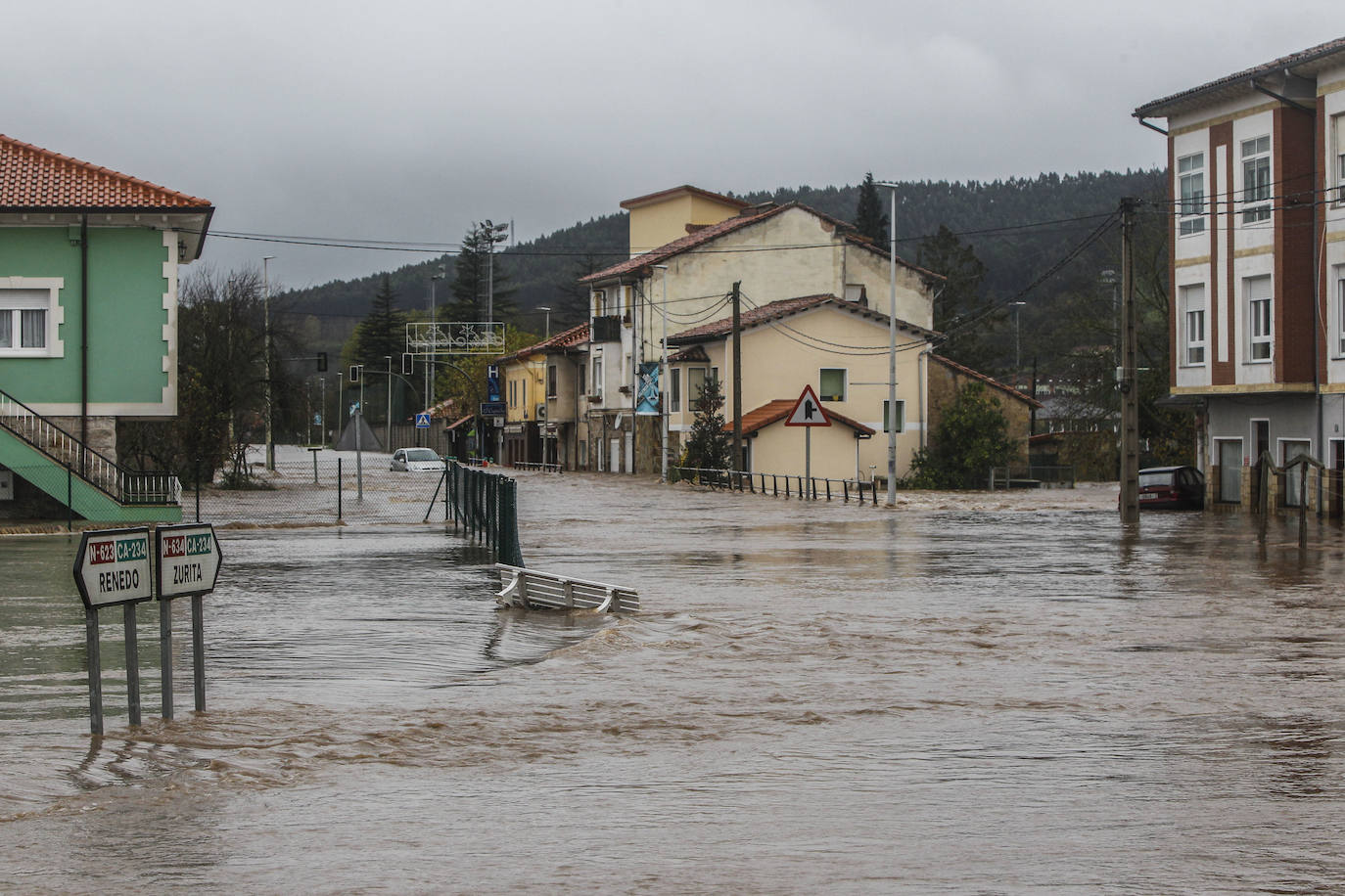 Fotos: El Pas se desborda en Vioño, Quijano y Barcenillas