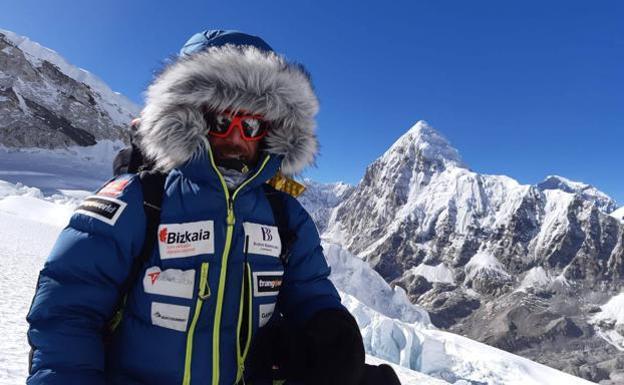 Alex Txikon, en el Valle del Silencio durante su intento invernal al Everest en invierno 2019-20.