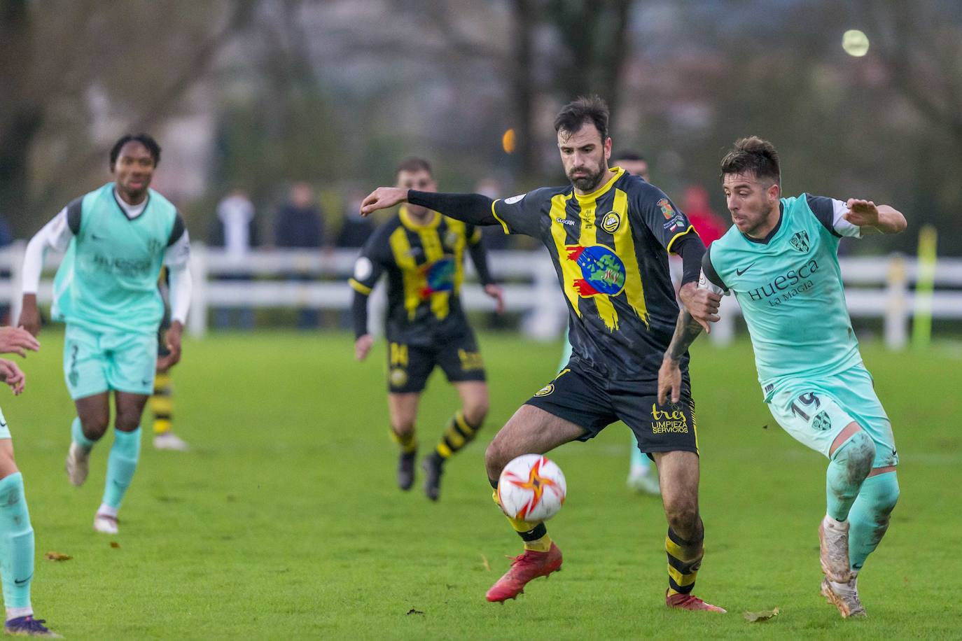 Fotos: Imágenes del partido Cayón-Huesca