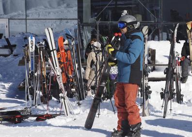 Imagen secundaria 1 - Alto Campoo abre la temporada al 50% y recibe a casi 1.500 usuarios