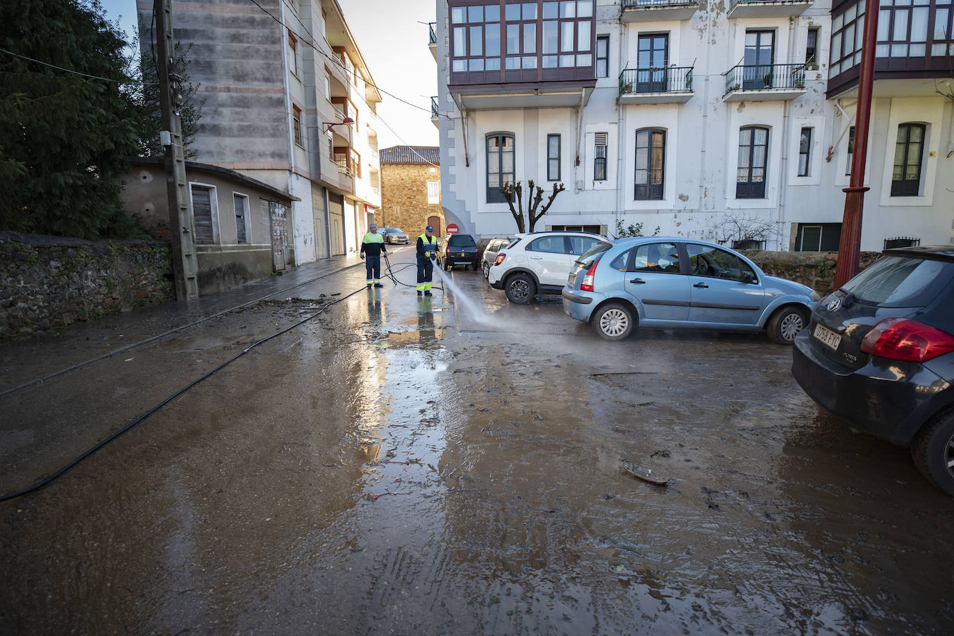 Todavía queda mucho agua y barro.