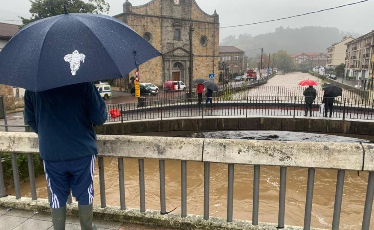 Fotografía tomada el pasado lunes, día de intensas lluvias y desbordamiento de ríos. 