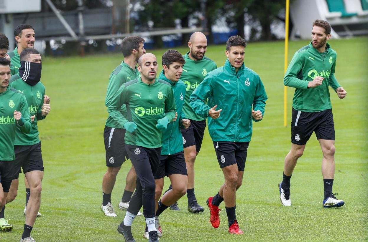 Íñigo Sainz-Maza, Borja Domínguez y Fausto Tienza, con Unai Medina detrás. alberto aja