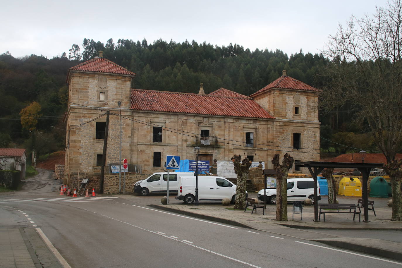 Fotos: El Palacio de los Acevedo empieza a brillar de nuevo en Hoznayo