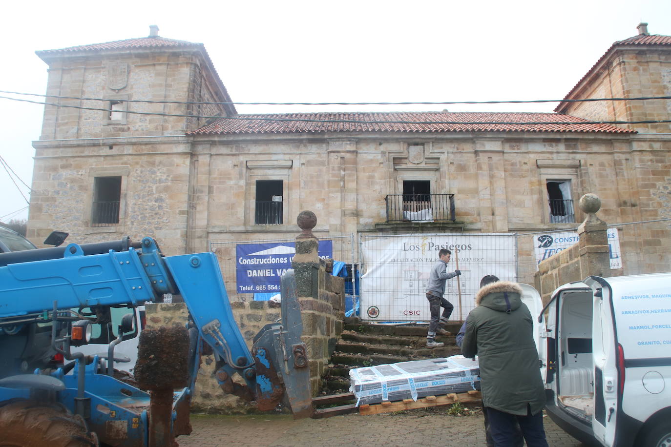 Fotos: El Palacio de los Acevedo empieza a brillar de nuevo en Hoznayo