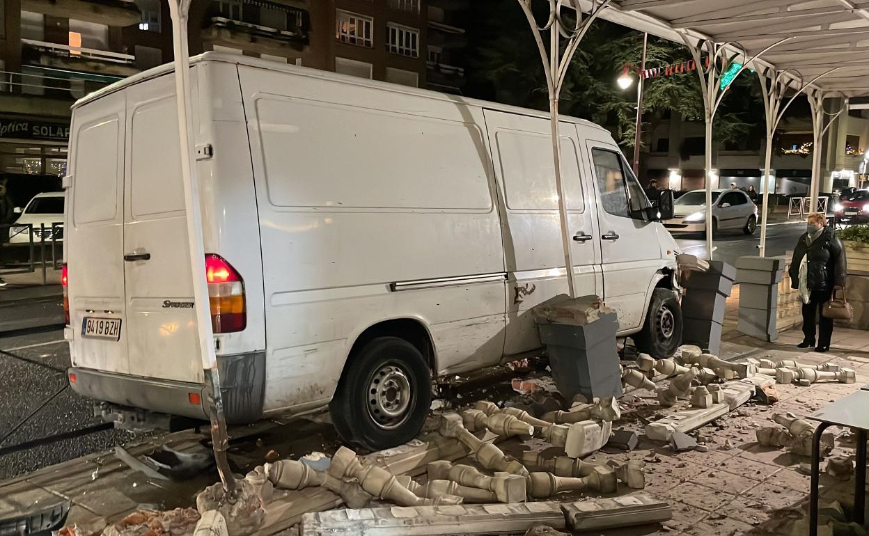 Aparatoso accidente en el centro de Solares