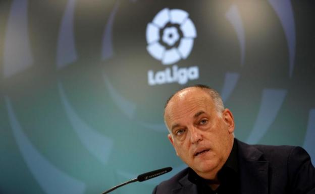 Tebas carga contra Florentino, el «'salvador' de la industria del fútbol»