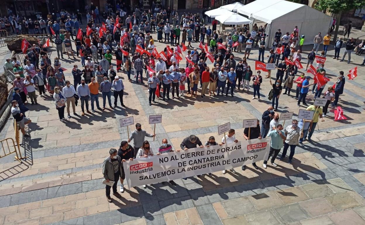 Protesta de los trabajadores de Forjas de Cantabria en Reinosa, el pasado agosto. 