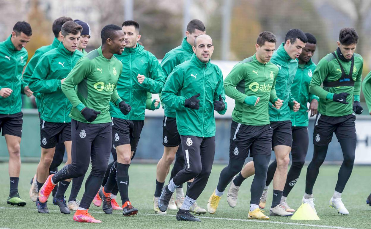 Álvaro Bustos, con gripe, no participa en la sesión de entrenamiento