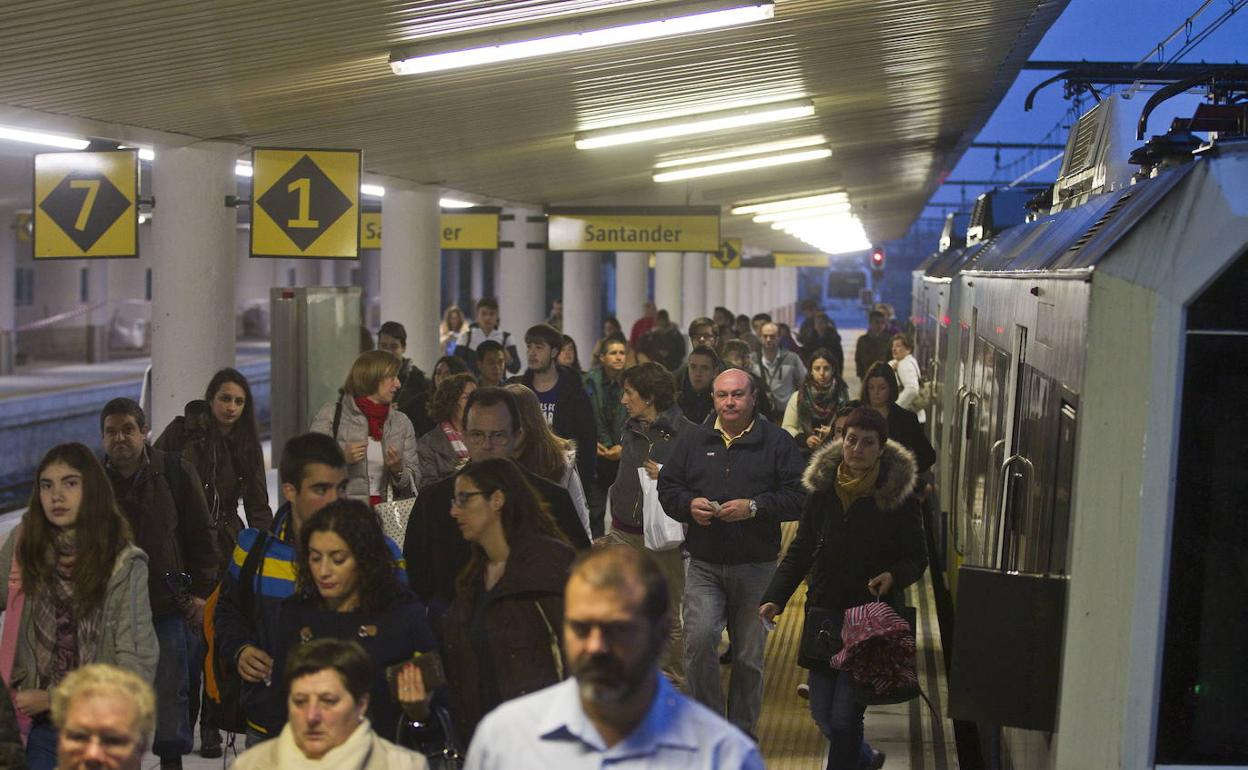 Andenes de la estación de FEVE de Santander.