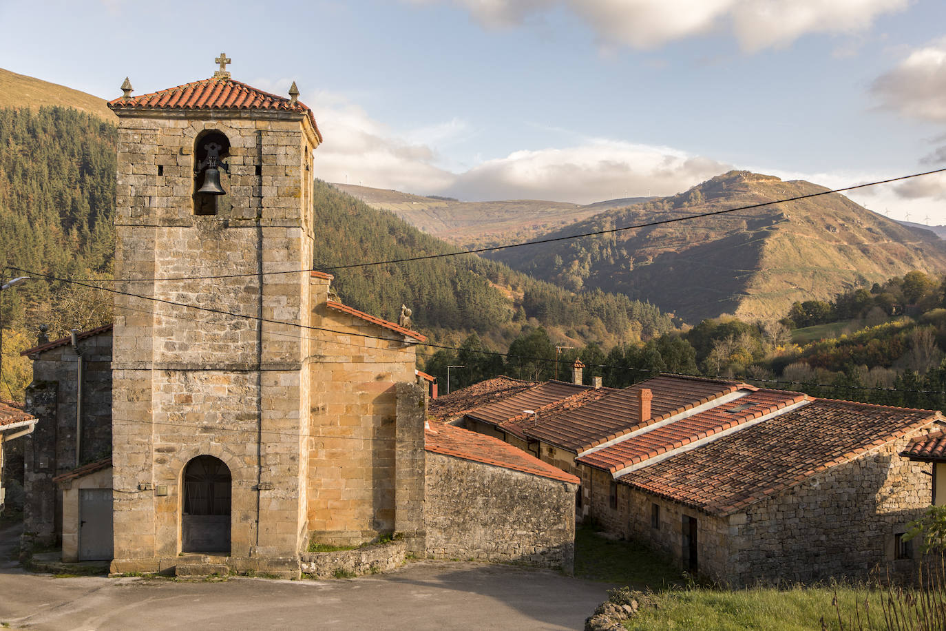 Iglesia de San Miguel de Luena