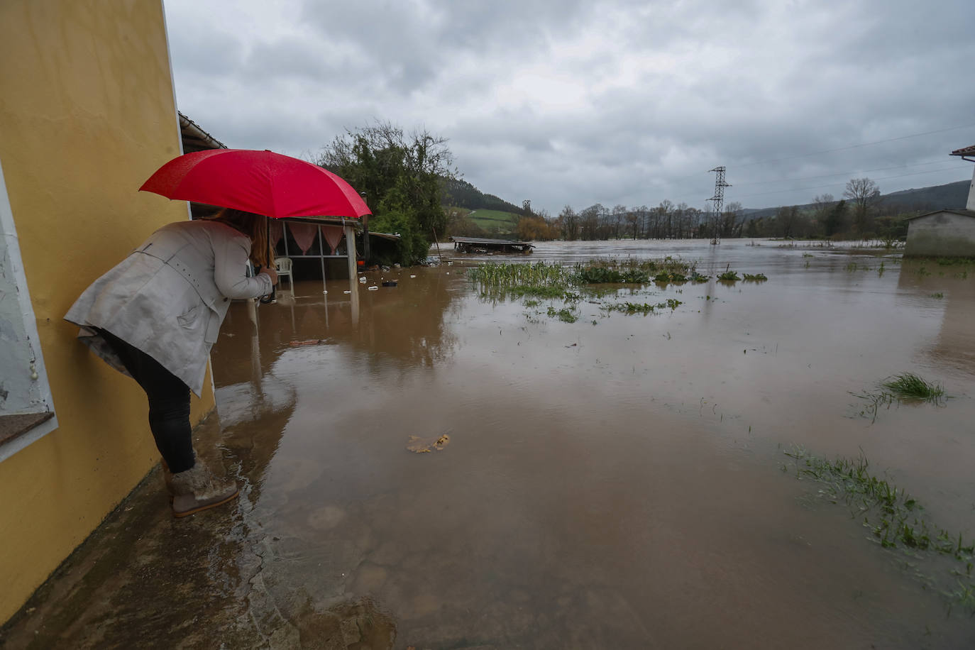 Fotos: El Pas se desborda e inunda Piélagos