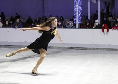 Imagen secundaria 1 - Un espectáculo de campeones para estrenar la pista de hielo de Santander