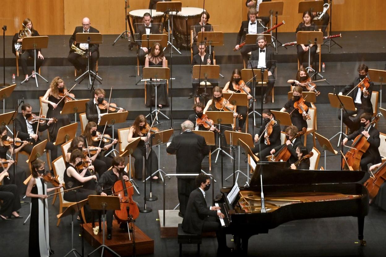 La Camerata EDP, durante un concierto en el Encuentro de Música y Academia de Santander. elena torcida