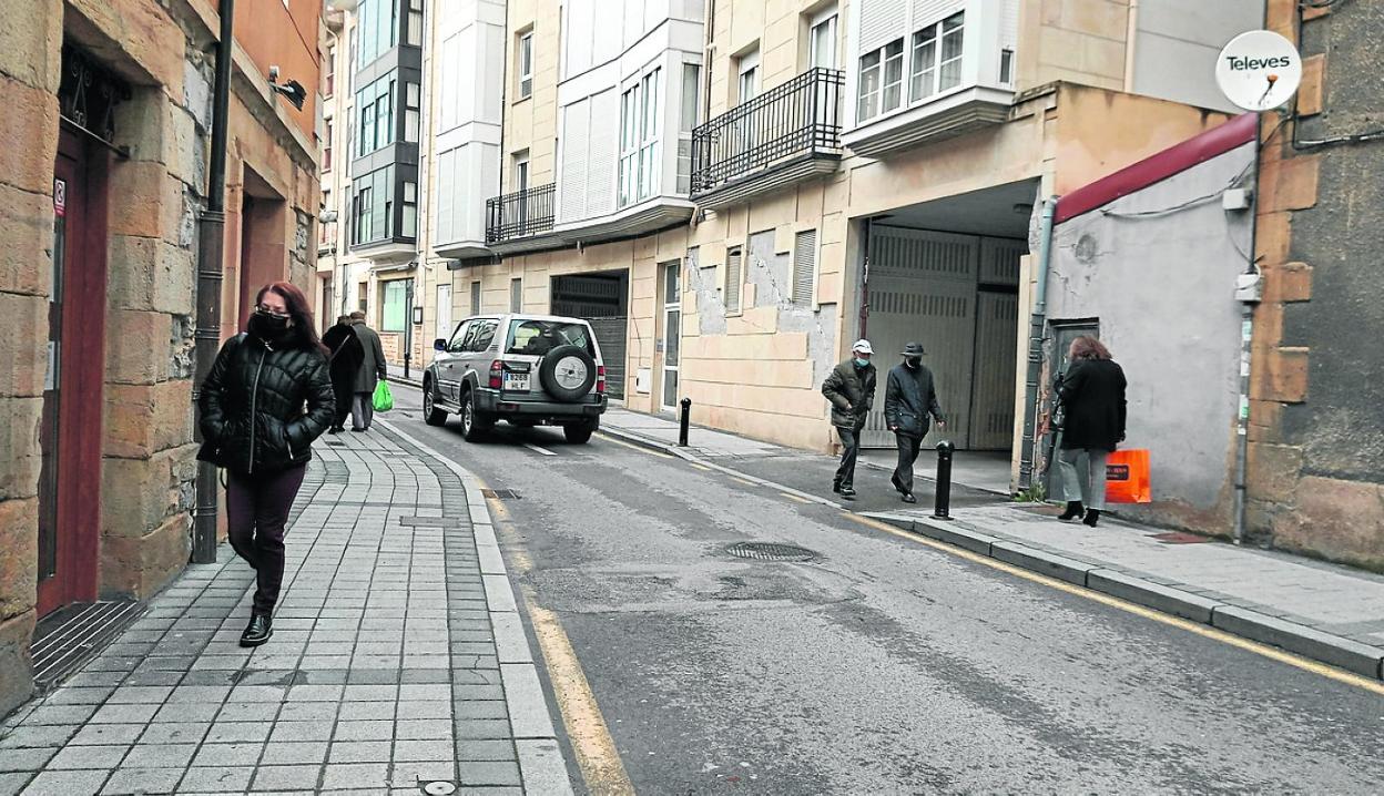 Varios edificios de la calle Quintanal de Reinosa están afectados por daños estructurales. B. carbonell